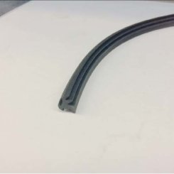 Dichtgummi zwischen Aussenrahmen und Wand 